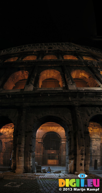 SX31613-8 Colosseum at night